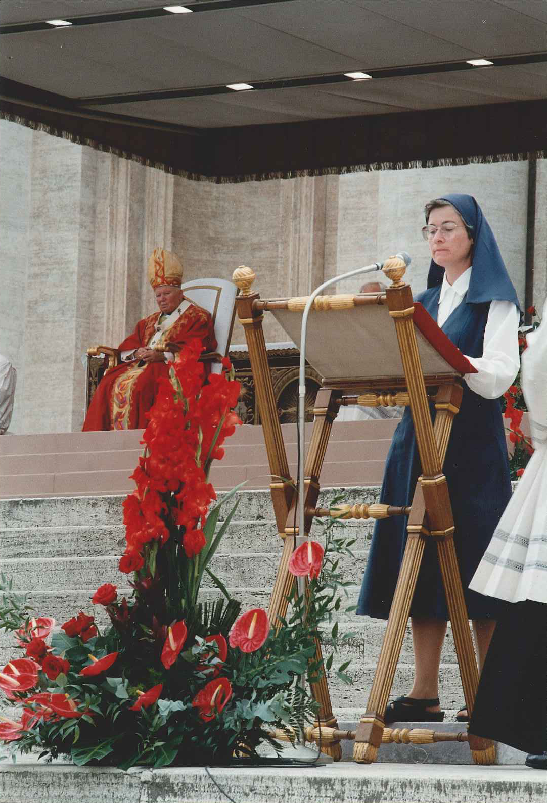 Sr. Anne singing for the Pope